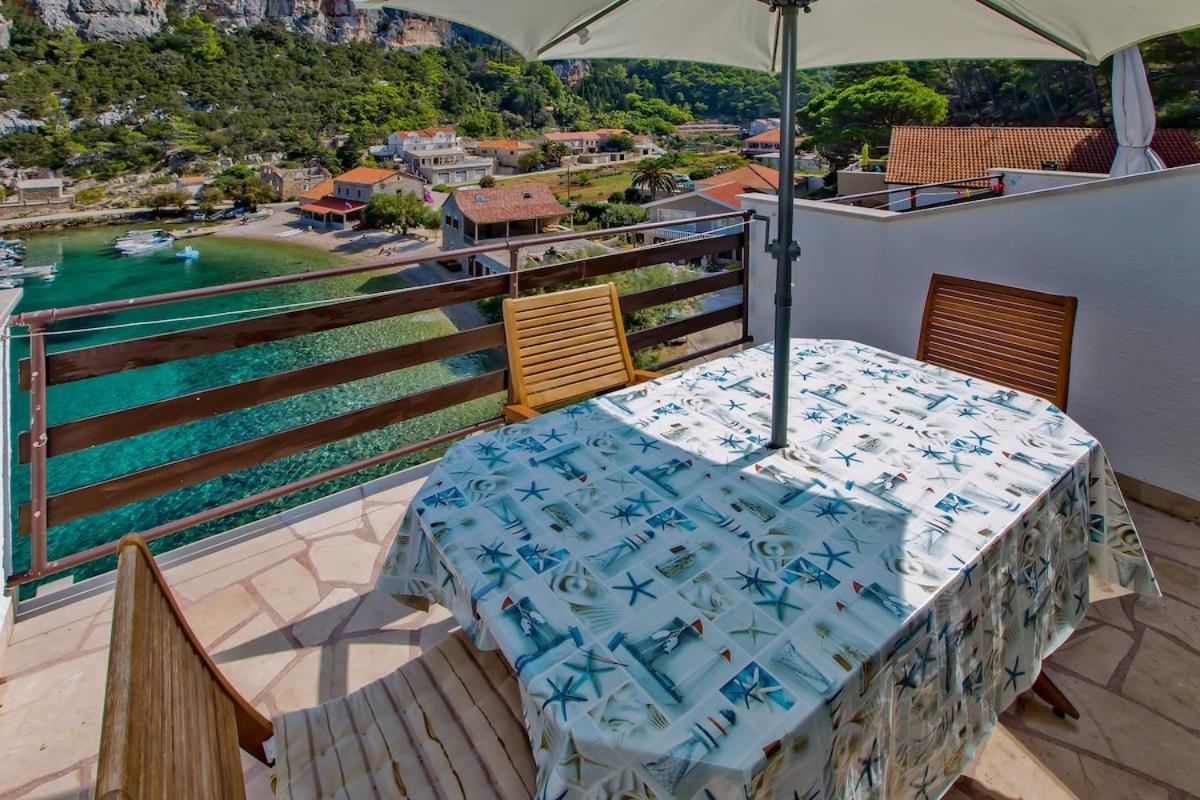 Villa Mateljan Zastražišće Extérieur photo